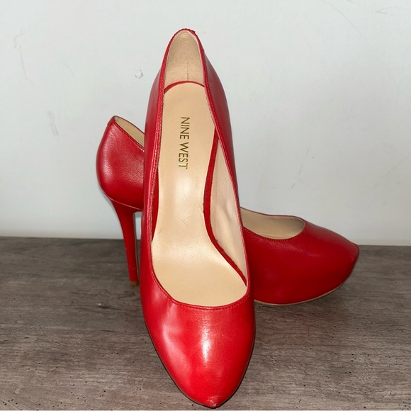 Ladies Nine West Red Patent Leather Stilettos - Picture 3 of 11
